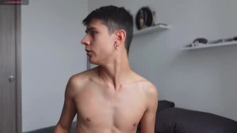 Snapshot of hey_cesard chatting on February 2025 01:05:02 PM hey_cesard online show from February 2025 01:05:02 PM