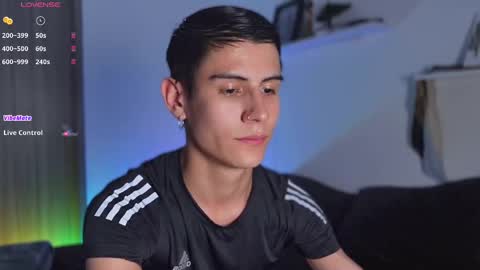 Snapshot of hey_cesard chatting on February 2025 12:05:02 AM hey_cesard online show from February 2025 12:05:02 AM