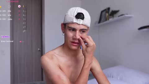 Snapshot of hey_cesard chatting on February 2025 02:52:01 PM hey_cesard online show from February 2025 02:52:01 PM