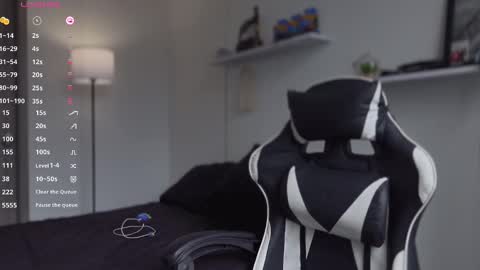 Snapshot of hey_cesard chatting on September 2025 02:06:01 PM hey_cesard online show from September 2025 02:06:01 PM