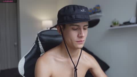 Snapshot of hey_cesard chatting on September 2025 01:45:02 PM hey_cesard online show from September 2025 01:45:02 PM