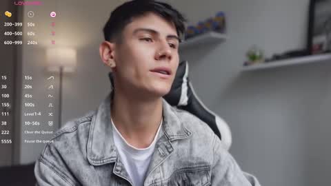 Snapshot of hey_cesard chatting on September 2025 07:05:01 PM hey_cesard online show from September 2025 07:05:01 PM