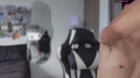 Snapshot of hey_cesard chatting on September 2025 02:41:01 PM hey_cesard online show from September 2025 02:41:01 PM