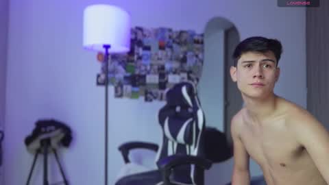 Snapshot of hey_cesard chatting on September 2025 03:06:01 PM hey_cesard online show from September 2025 03:06:01 PM