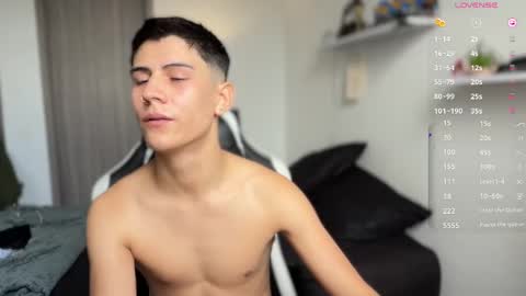 Snapshot of hey_cesard chatting on October 2025 03:54:01 PM hey_cesard online show from October 2025 03:54:01 PM