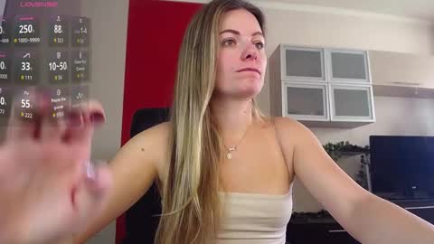 Lina online show from November 2025 08:22:02 AM