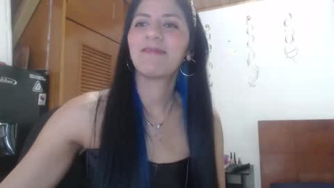 hilaril18 online show from December 2024 11:47:02 PM