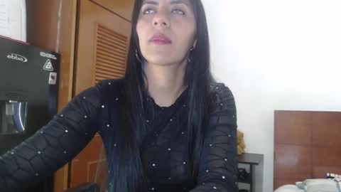 hilaril18 online show from January 2025 12:17:02 AM