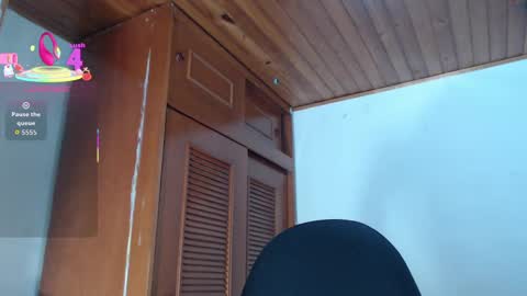 hilaril18 online show from November 2025 12:33:01 AM