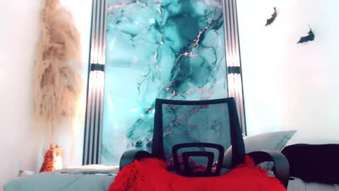 Hilary Avilan online show from September 2025 07:47:02 PM