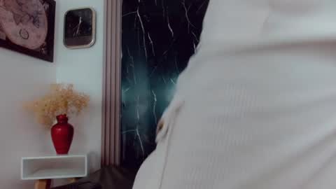 Hilary Avilan online show from April 2026 07:25:02 PM