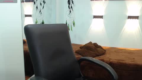 H I L A R Y online show from February 2025 09:05:02 AM