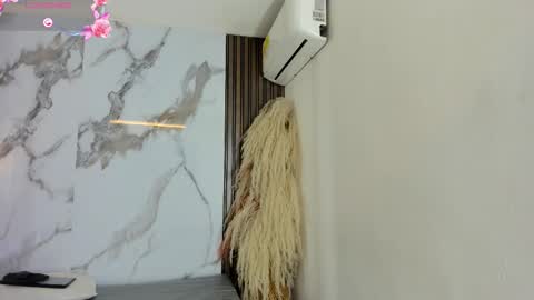 Hilary Thomsom online show from February 2026 11:50:02 AM