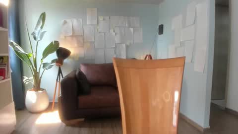 Hinnata online show from November 2025 06:11:02 PM