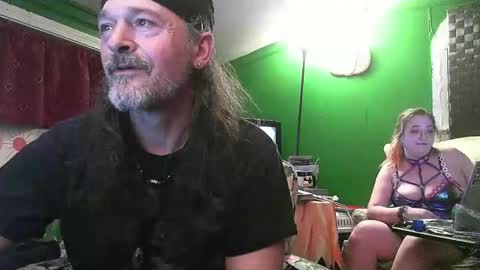 hippiedad333 online show from April 2026 01:22:02 AM