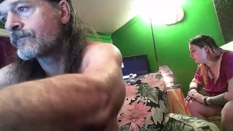 hippiedad333 online show from April 2026 09:56:02 AM