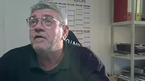 Snapshot of hippopotame17 chatting on December 2024 03:32:02 PM hippo online show from December 2024 03:32:02 PM