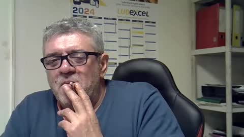 Snapshot of hippopotame17 chatting on December 2024 05:21:02 PM hippo online show from December 2024 05:21:02 PM