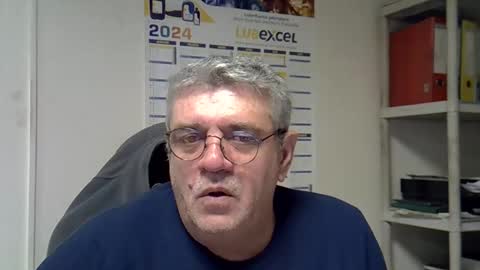 Snapshot of hippopotame17 chatting on January 2025 08:17:01 AM hippo online show from January 2025 08:17:01 AM