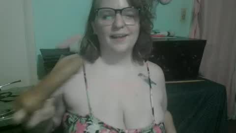 Snapshot of hippybambi chatting on June 2026 03:23:02 AM Hippy online show from June 2026 03:23:02 AM
