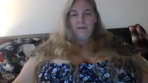 hippysnewhere online show from May 2026 11:09:02 AM
