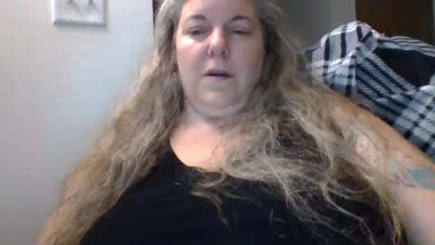 hippysnewhere online show from June 2026 03:29:01 PM