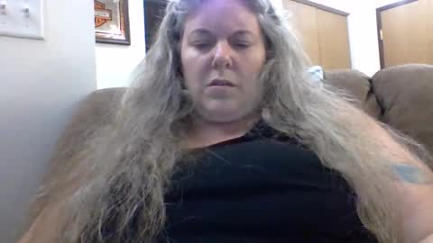 hippysnewhere online show from June 2026 03:35:01 AM