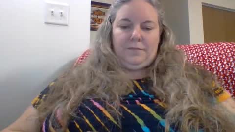 hippysnewhere online show from June 2026 05:01:02 PM