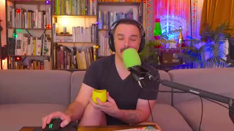 Snapshot of hipstertrashdumpsterfire chatting on June 2026 07:35:02 AM HipsterTrash Clark one half of Task Manager online show from June 2026 07:35:02 AM