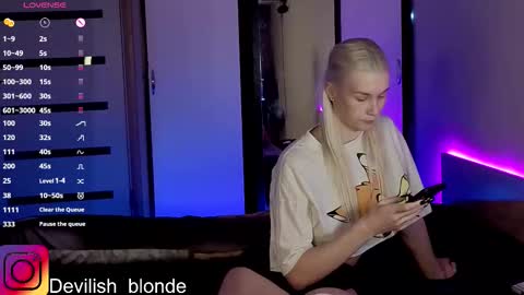 Snapshot of hitchcocianblonde_ chatting on November 2025 05:38:01 PM Mary online show from November 2025 05:38:01 PM