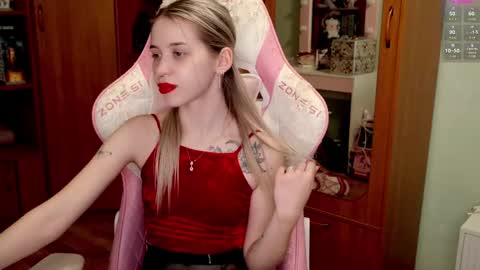 Holly online show from March 2025 05:58:02 PM