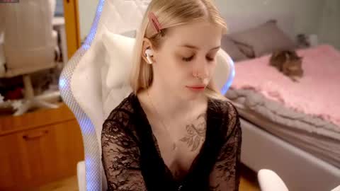 Holly online show from May 2026 06:13:01 PM