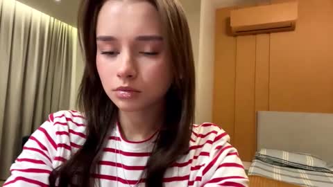 Snapshot of hoaarisa chatting on November 2025 10:48:02 AM Sofia online show from November 2025 10:48:02 AM