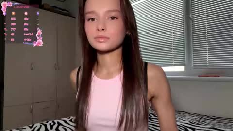 Snapshot of hoaarisa chatting on November 2025 12:29:02 PM Sofia online show from November 2025 12:29:02 PM