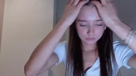 Snapshot of hoaarisa chatting on November 2025 08:13:02 PM Sofia online show from November 2025 08:13:02 PM