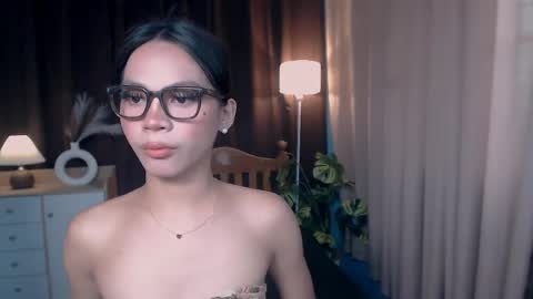 Snapshot of hoellygia chatting on March 2026 10:13:02 PM IM NEW HERE ITS ME GIA online show from March 2026 10:13:02 PM