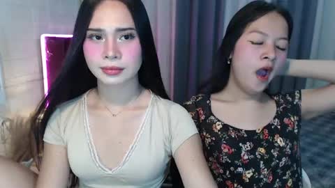 hoelymolly online show from April 2026 07:50:02 PM