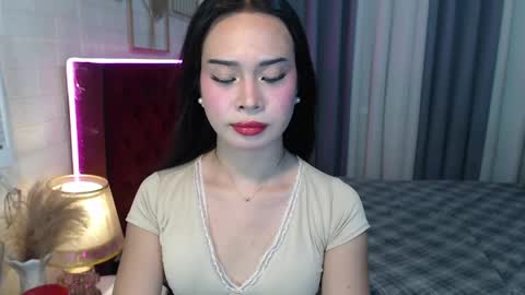 hoelymolly online show from April 2026 01:42:02 AM