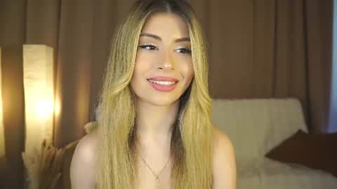 Snapshot of holayoula chatting on July 2026 08:00:02 AM Moni Monica online show from July 2026 08:00:02 AM
