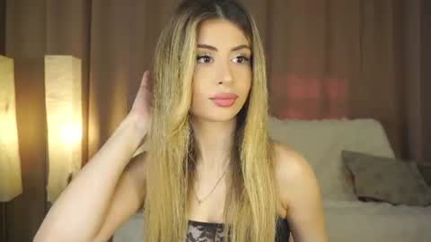 Snapshot of holayoula chatting on July 2026 08:07:02 AM Moni Monica online show from July 2026 08:07:02 AM