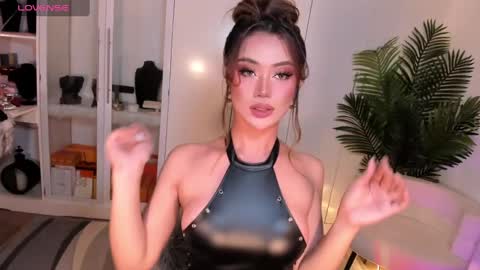 Ms. Laura online show from January 2025 09:08:02 PM