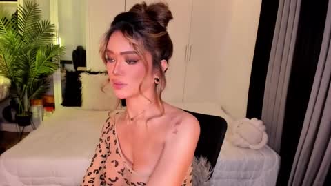 Ms. Laura online show from October 2025 07:50:02 AM