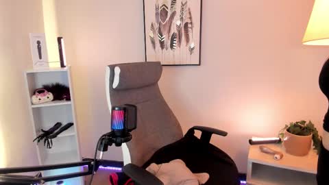 Hollie online show from March 2026 12:34:01 PM