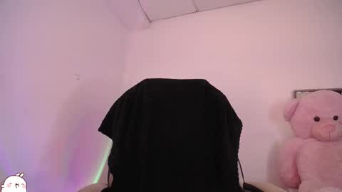 holly_16 online show from October 2025 01:51:02 AM