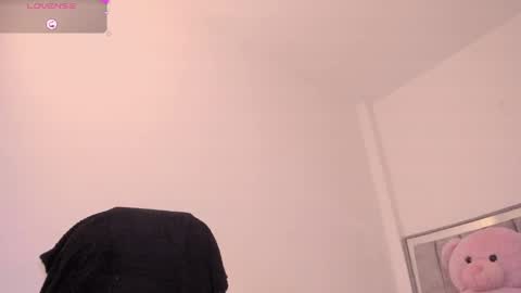 holly_16 online show from April 2026 07:07:01 PM