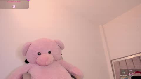 Snapshot of holly_16 chatting on June 2026 05:36:02 PM holly_16 online show from June 2026 05:36:02 PM