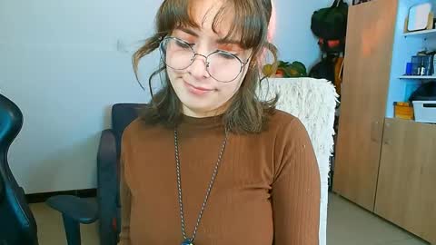 Holly and Honey online show from April 2026 10:15:02 PM