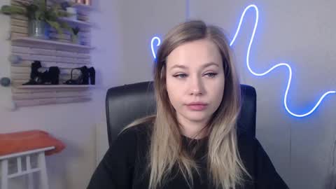 Holly online show from December 2024 03:29:01 AM