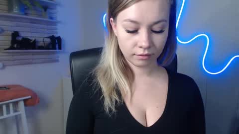 Holly online show from December 2024 03:51:02 AM