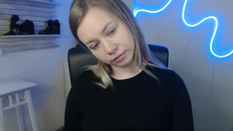 Holly online show from February 2025 04:52:02 AM